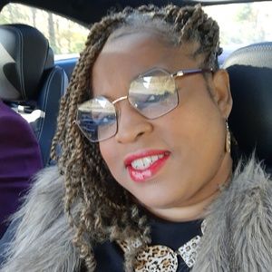 Meet your Posher, Renee